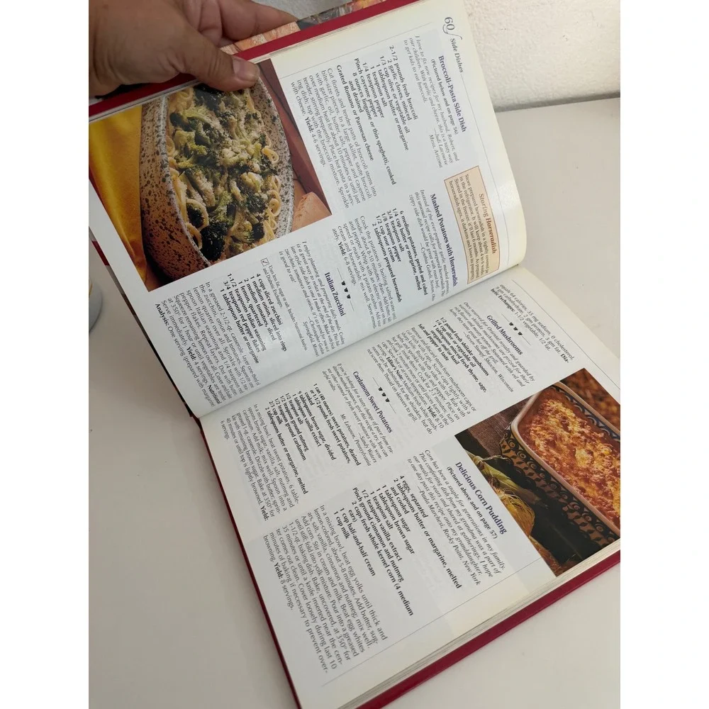 Taste of Home 1996 Annual Recipes Hardcover Cookbook 538‎ Recipes Vintage 90s